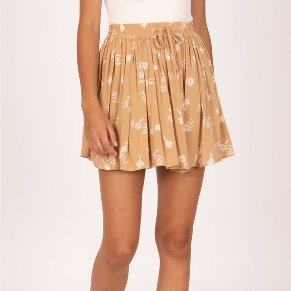 Lulus Dresses & Skirts - 4/15$ Lulus Amuse Society Beige Floral Mini Skirt